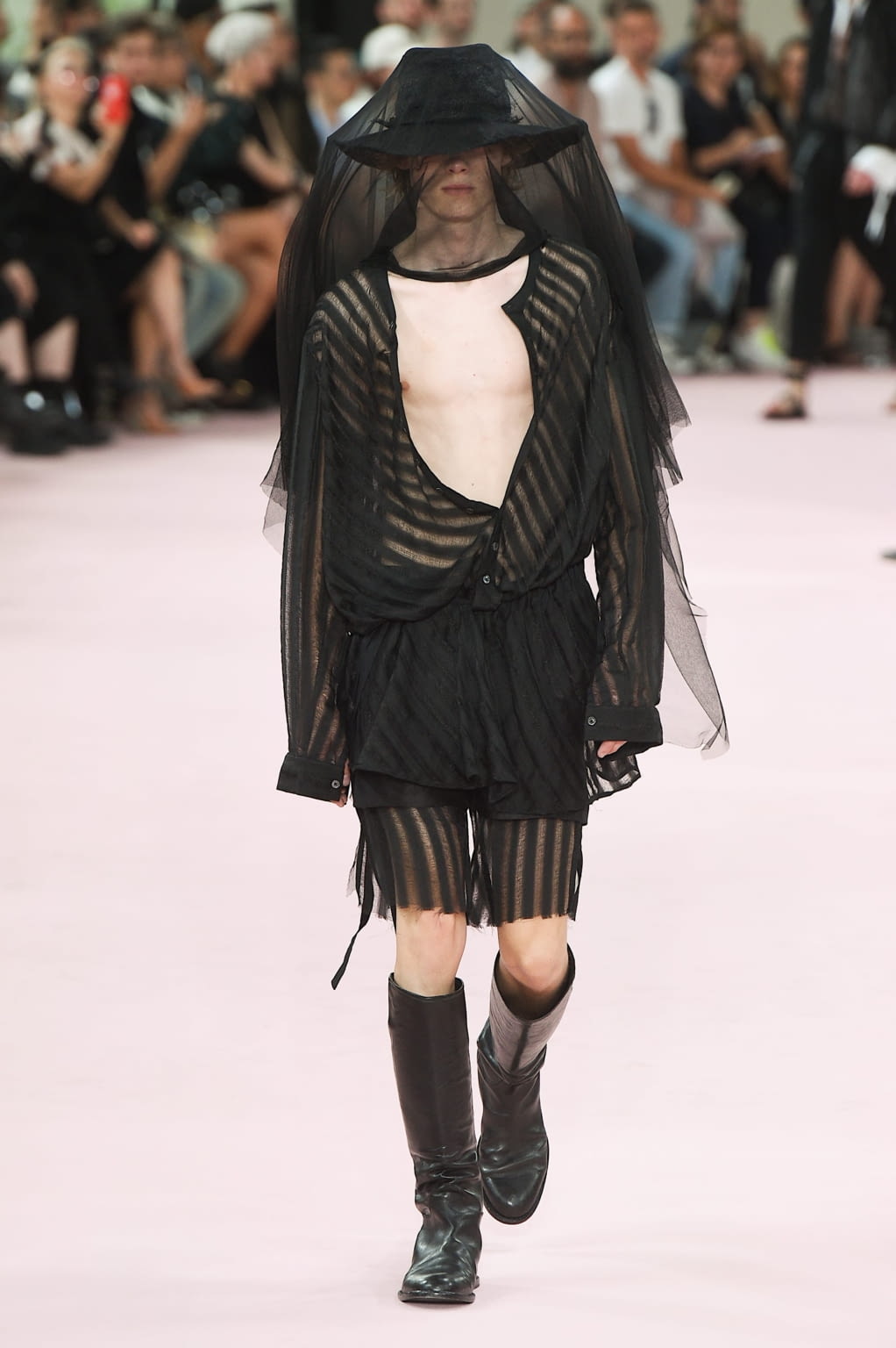 Fashion Week Paris Spring/Summer 2019 look 4 from the Ann Demeulemeester collection 男装