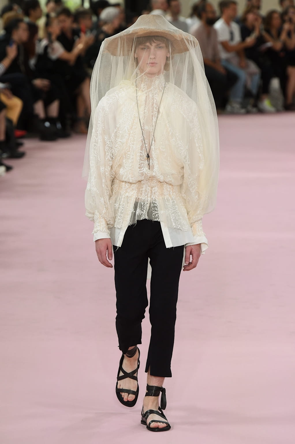 Fashion Week Paris Spring/Summer 2019 look 7 de la collection Ann Demeulemeester menswear