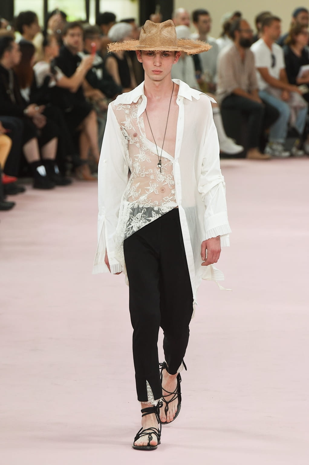 Fashion Week Paris Spring/Summer 2019 look 10 from the Ann Demeulemeester collection 男装