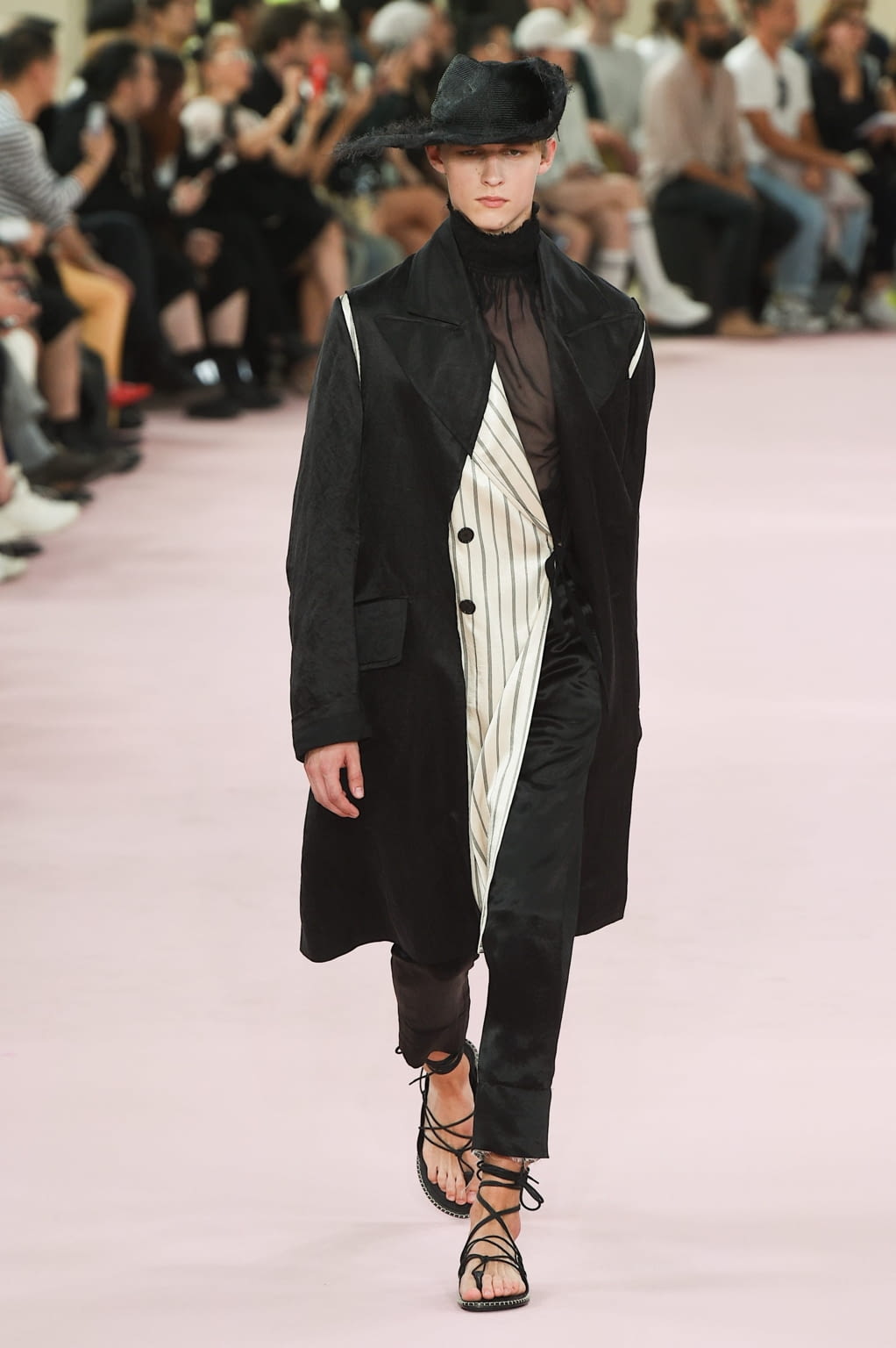 Fashion Week Paris Spring/Summer 2019 look 12 from the Ann Demeulemeester collection 男装