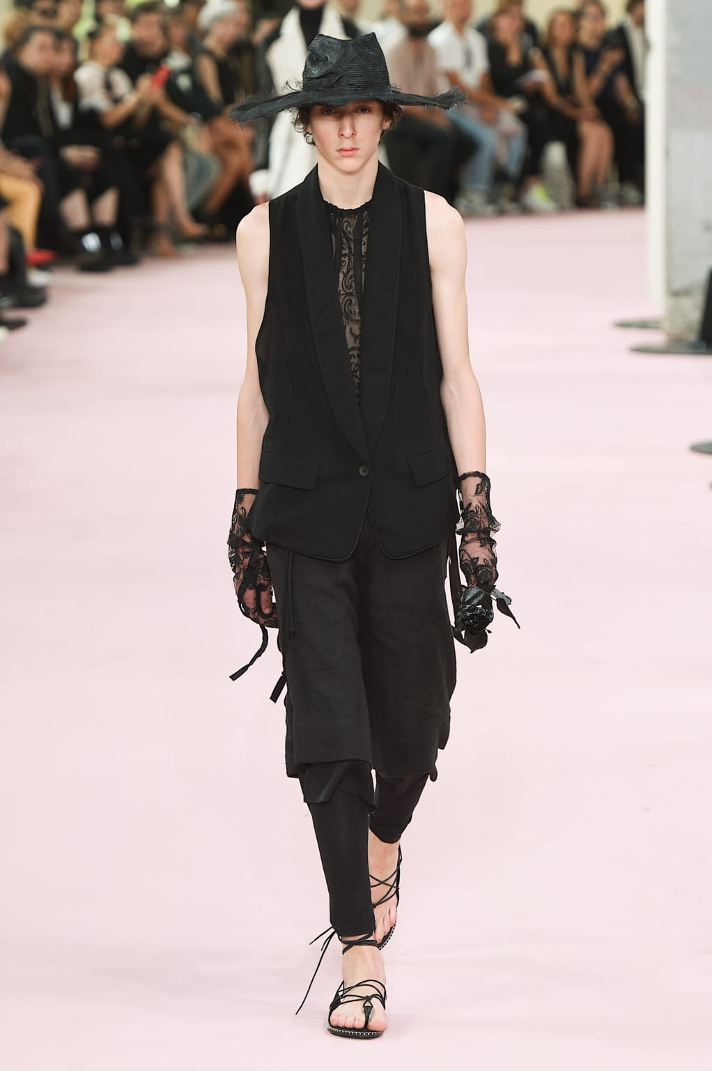 Fashion Week Paris Spring/Summer 2019 look 13 from the Ann Demeulemeester collection 男装