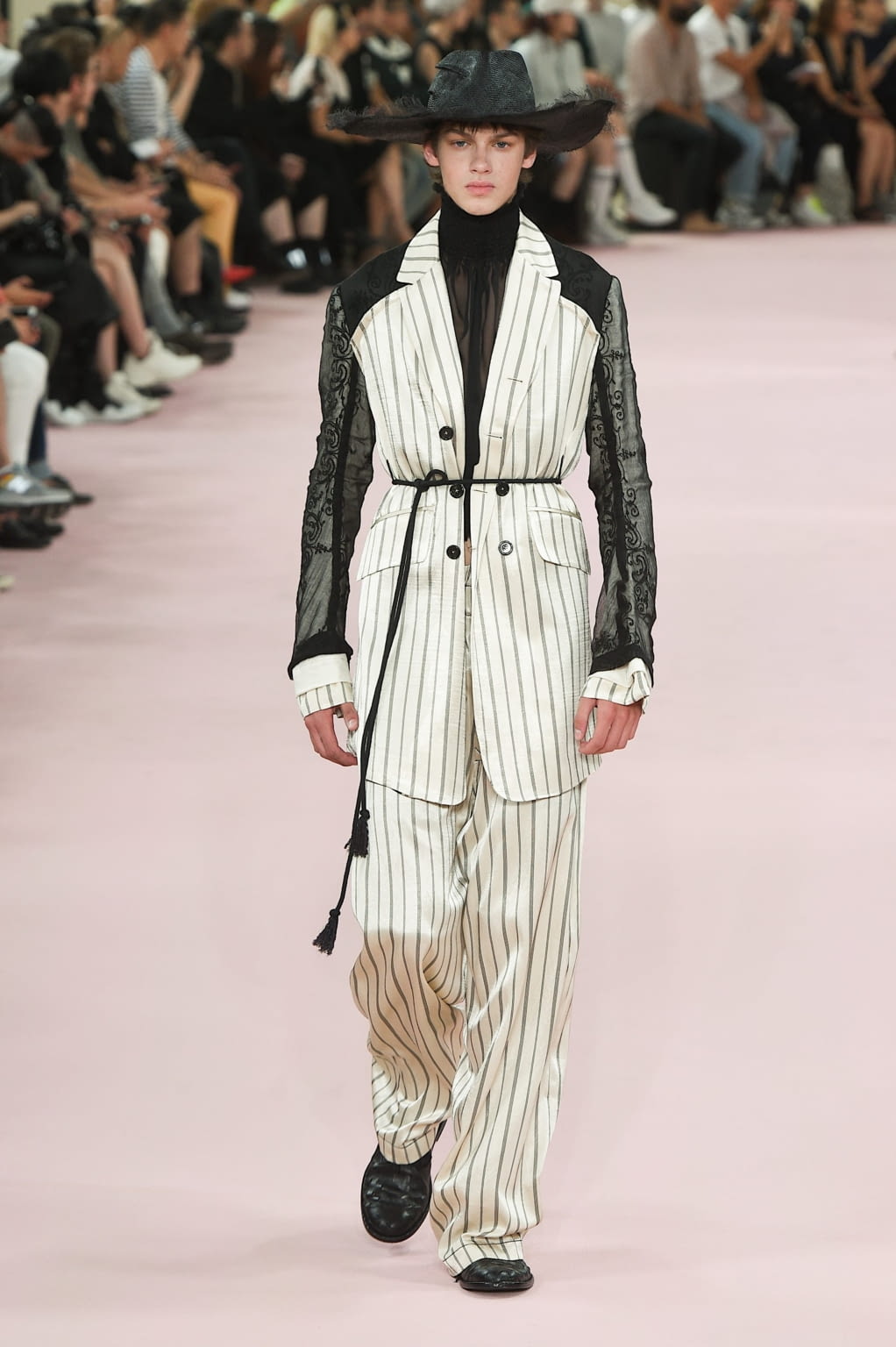 Fashion Week Paris Spring/Summer 2019 look 14 de la collection Ann Demeulemeester menswear