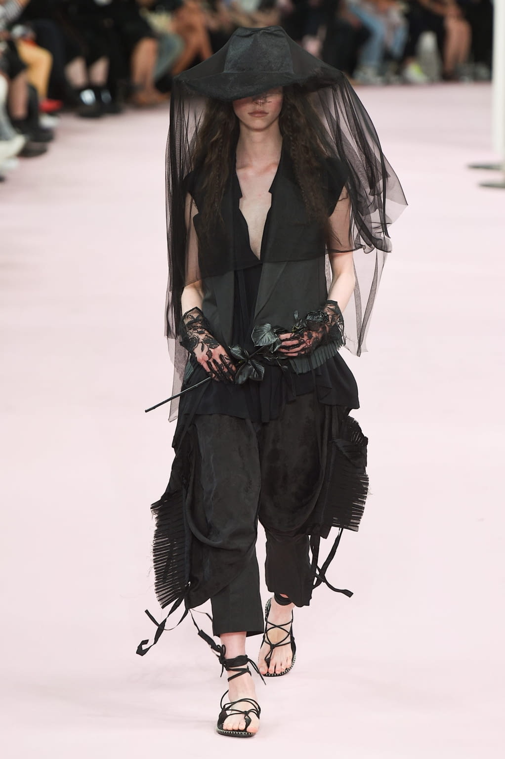 Fashion Week Paris Spring/Summer 2019 look 17 from the Ann Demeulemeester collection 男装