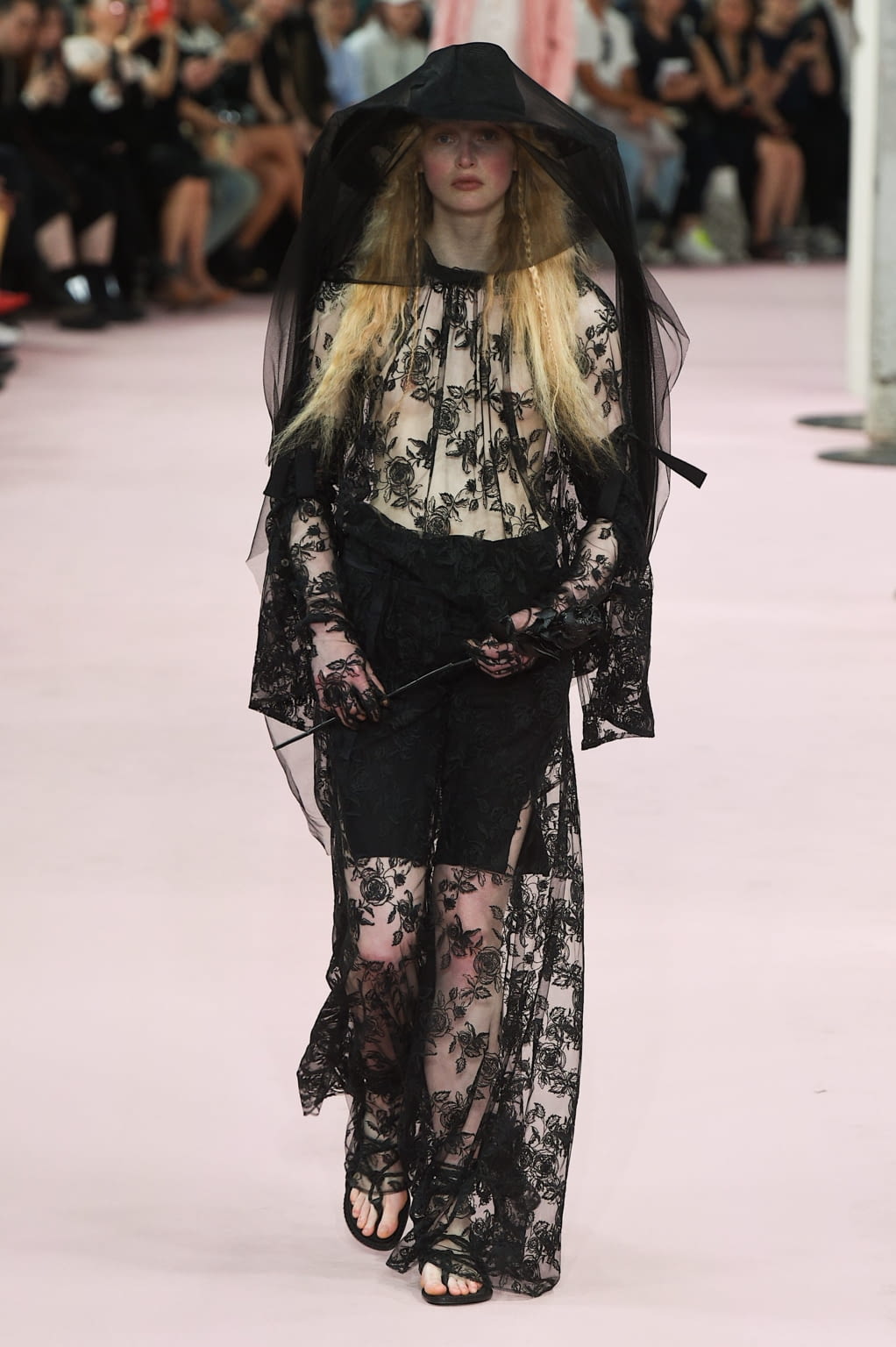 Fashion Week Paris Spring/Summer 2019 look 18 from the Ann Demeulemeester collection 男装