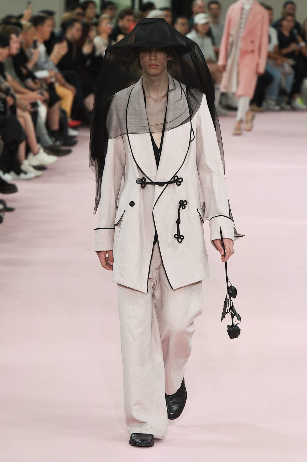 Fashion Week Paris Spring/Summer 2019 look 20 de la collection Ann Demeulemeester menswear