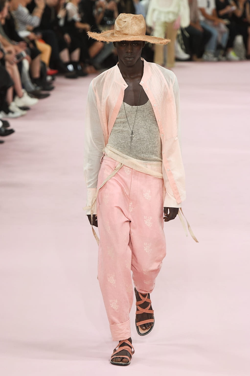 Fashion Week Paris Spring/Summer 2019 look 25 from the Ann Demeulemeester collection 男装