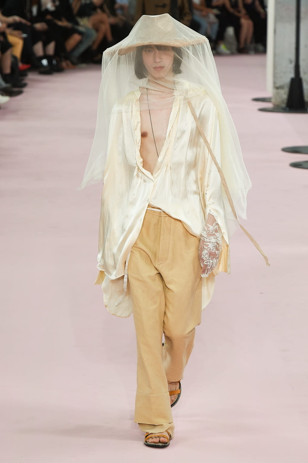 Fashion Week Paris Spring/Summer 2019 look 27 from the Ann Demeulemeester collection 男装