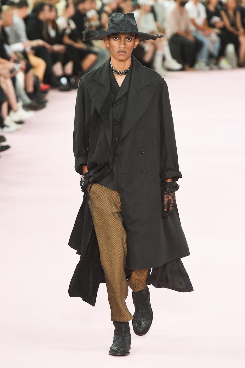 Fashion Week Paris Spring/Summer 2019 look 30 from the Ann Demeulemeester collection menswear