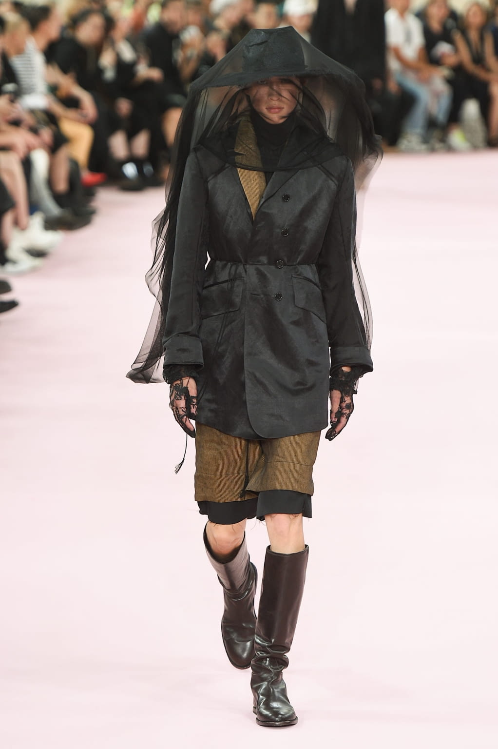 Fashion Week Paris Spring/Summer 2019 look 31 from the Ann Demeulemeester collection menswear