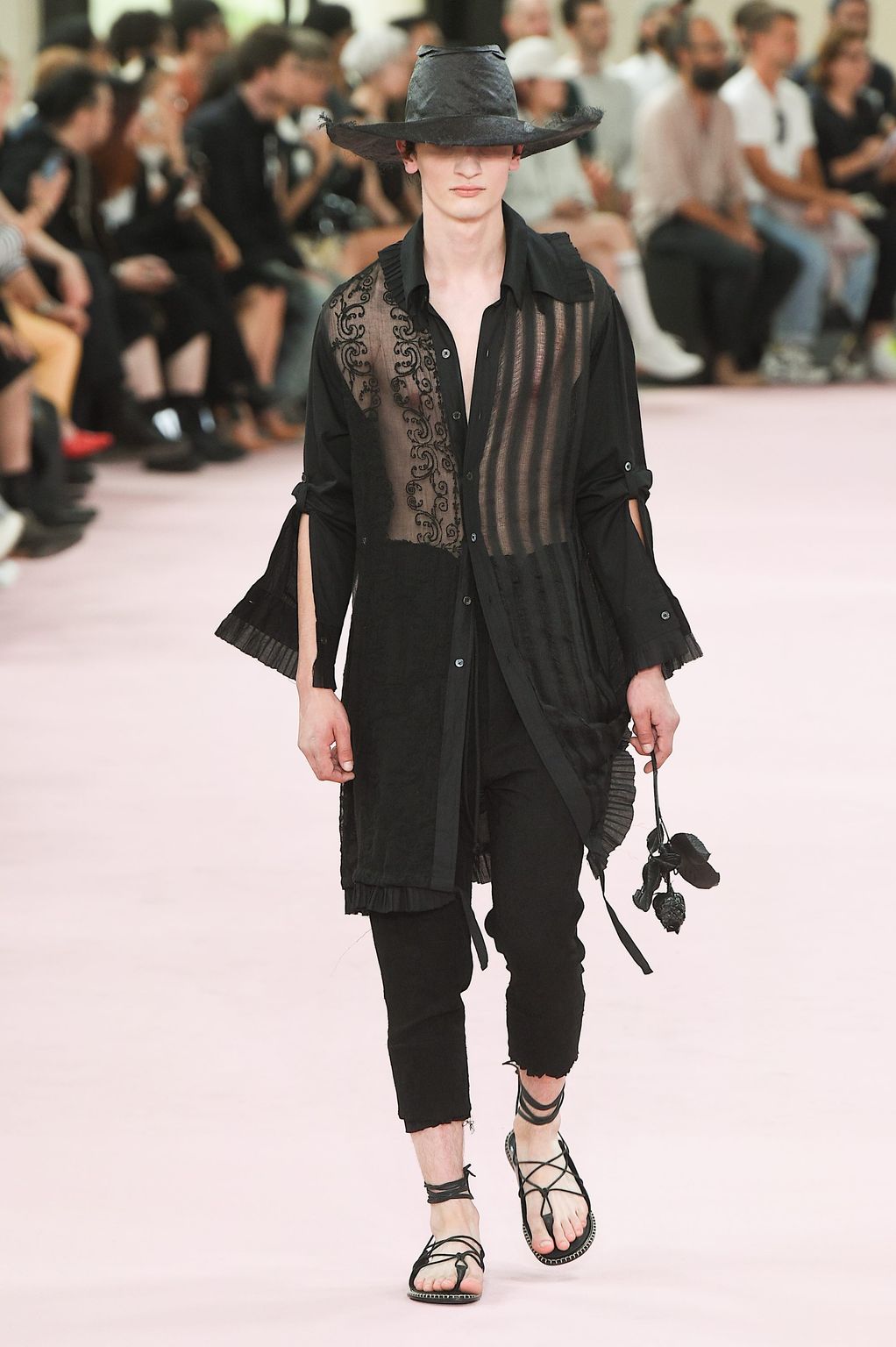 Fashion Week Paris Spring/Summer 2019 look 34 de la collection Ann Demeulemeester menswear