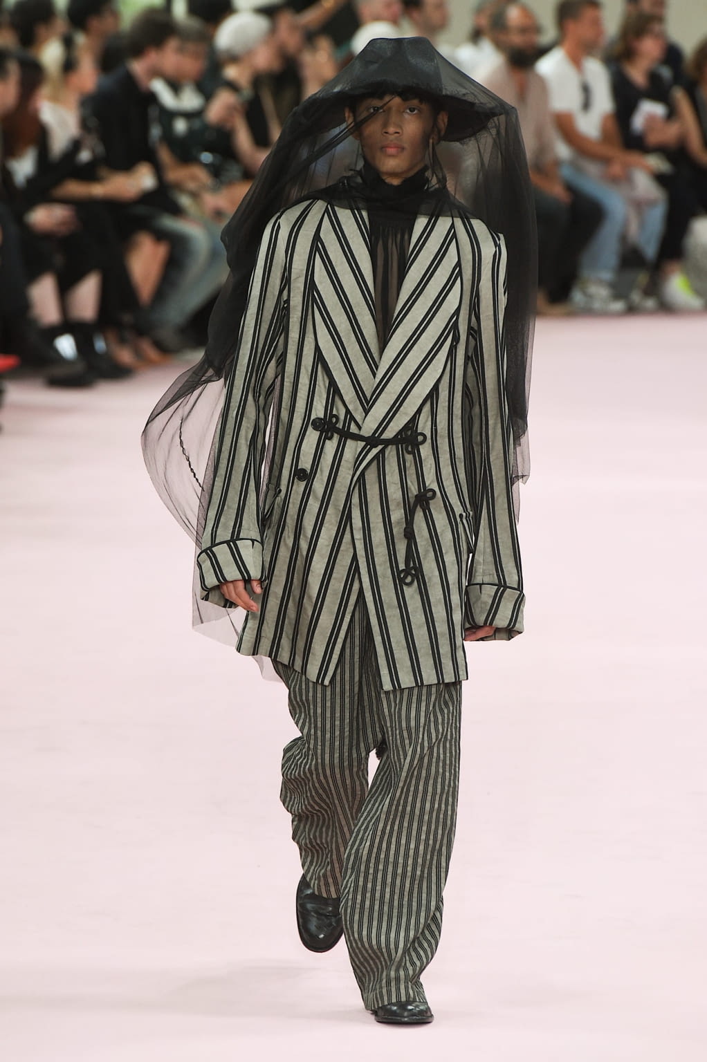Fashion Week Paris Spring/Summer 2019 look 35 from the Ann Demeulemeester collection menswear