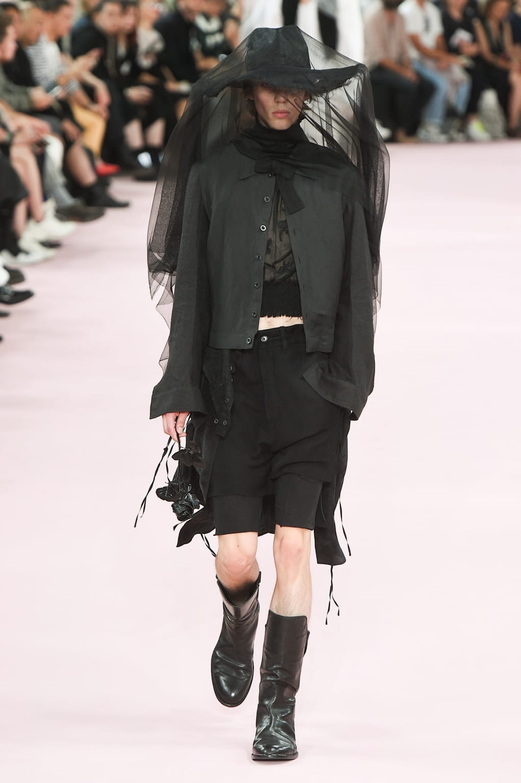 Fashion Week Paris Spring/Summer 2019 look 37 from the Ann Demeulemeester collection menswear