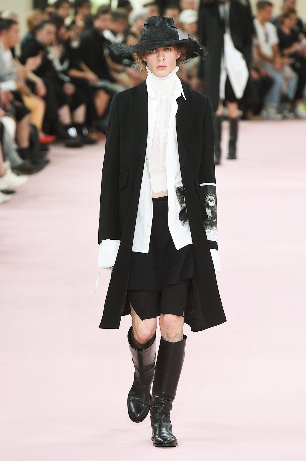 Fashion Week Paris Spring/Summer 2019 look 40 de la collection Ann Demeulemeester menswear