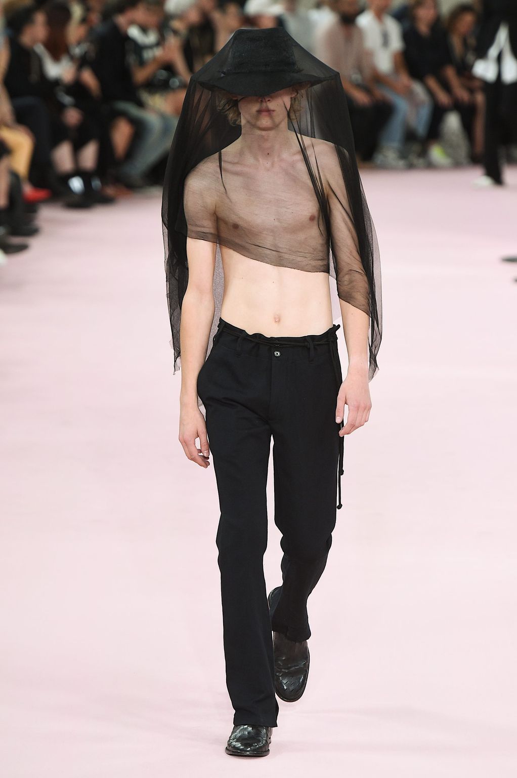 Fashion Week Paris Spring/Summer 2019 look 42 from the Ann Demeulemeester collection 男装