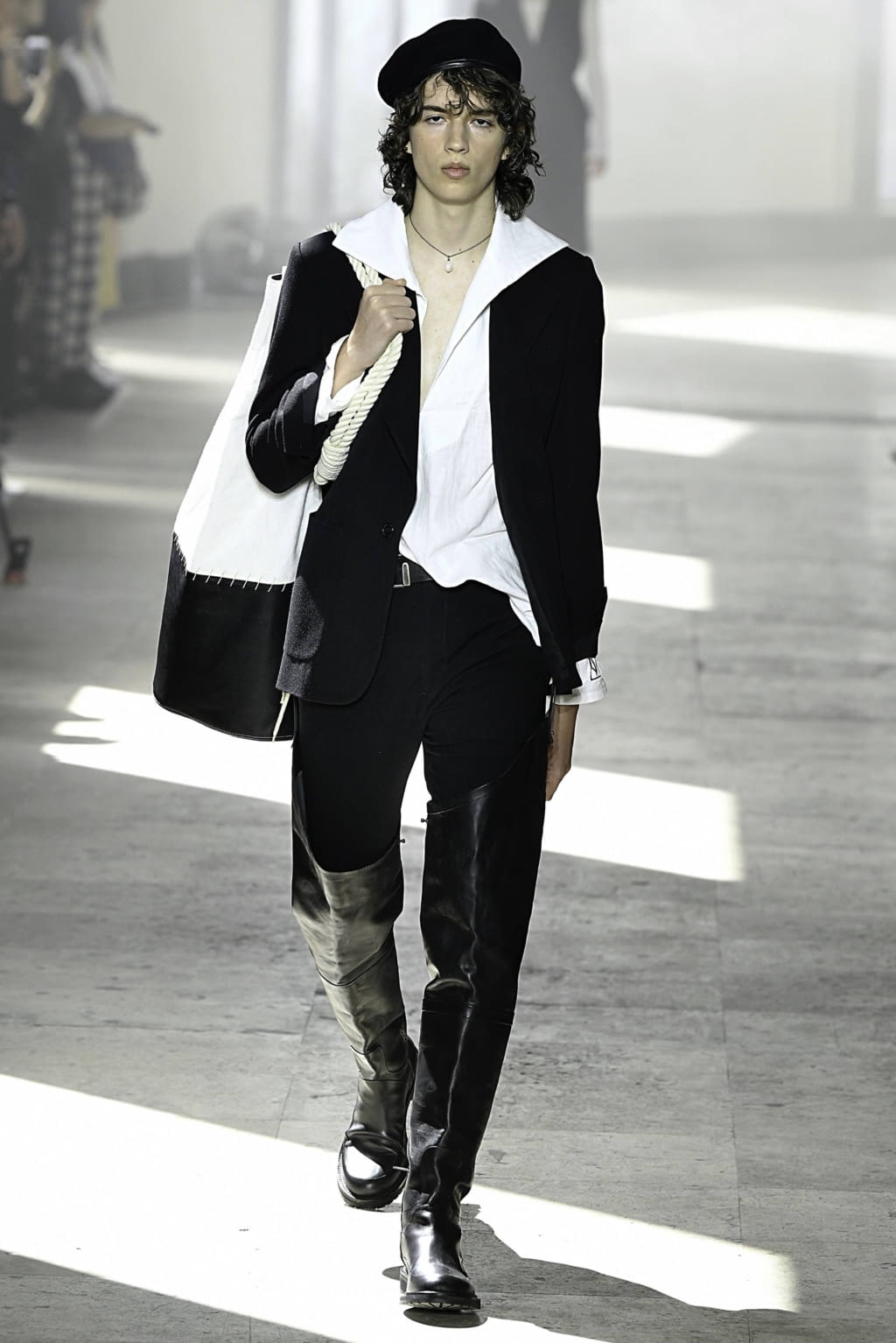 Fashion Week Paris Spring/Summer 2020 look 1 de la collection Ann Demeulemeester menswear