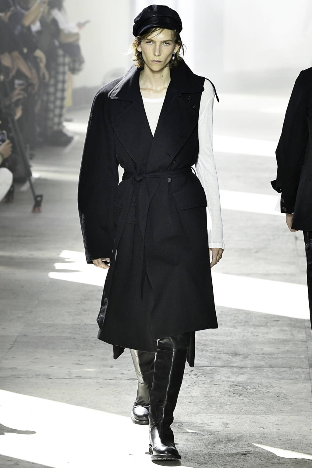 Fashion Week Paris Spring/Summer 2020 look 2 from the Ann Demeulemeester collection 男装