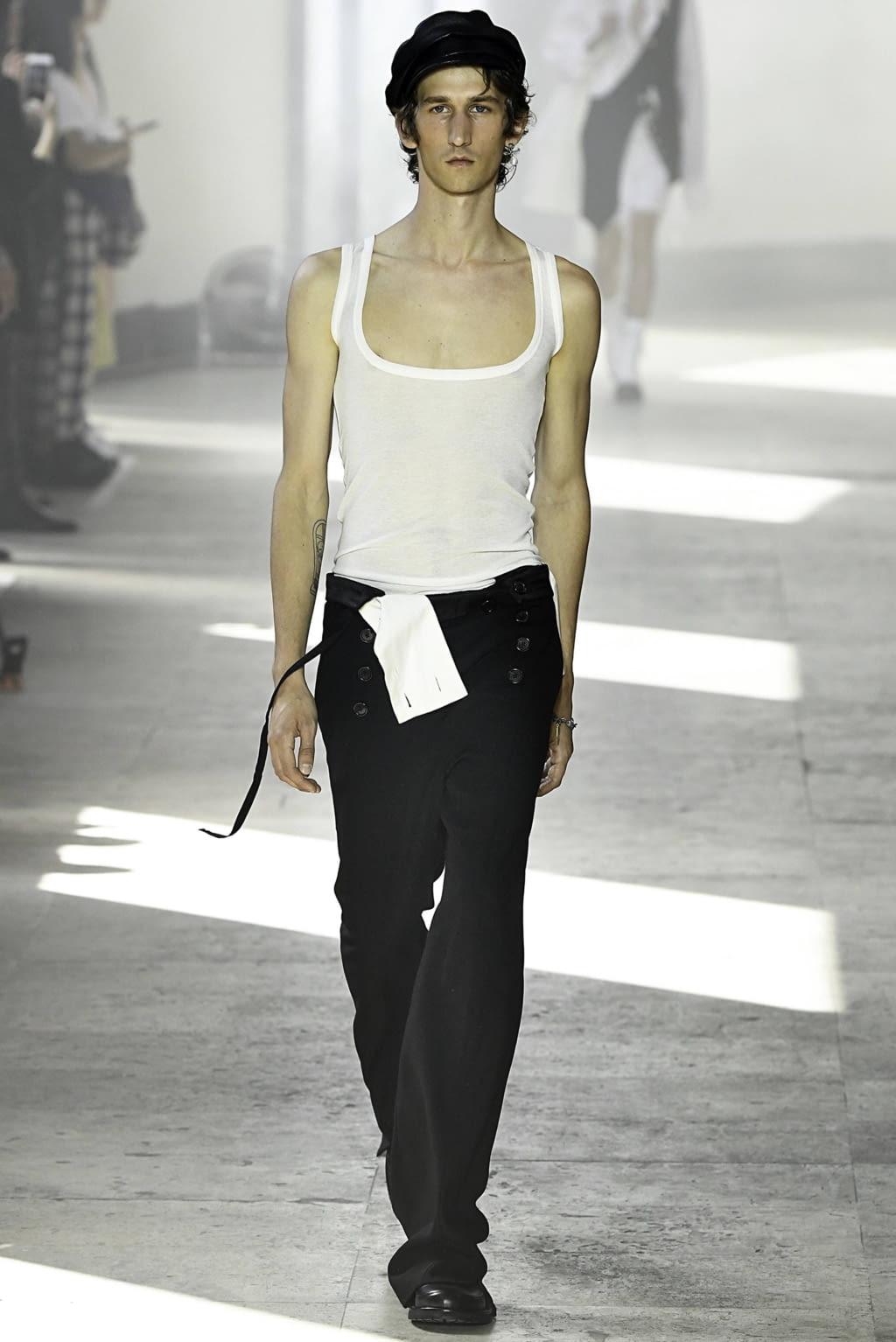 Fashion Week Paris Spring/Summer 2020 look 5 de la collection Ann Demeulemeester menswear