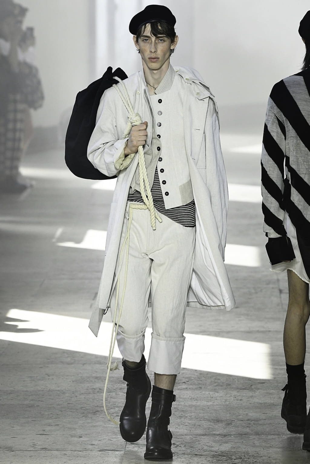 Fashion Week Paris Spring/Summer 2020 look 16 from the Ann Demeulemeester collection 男装