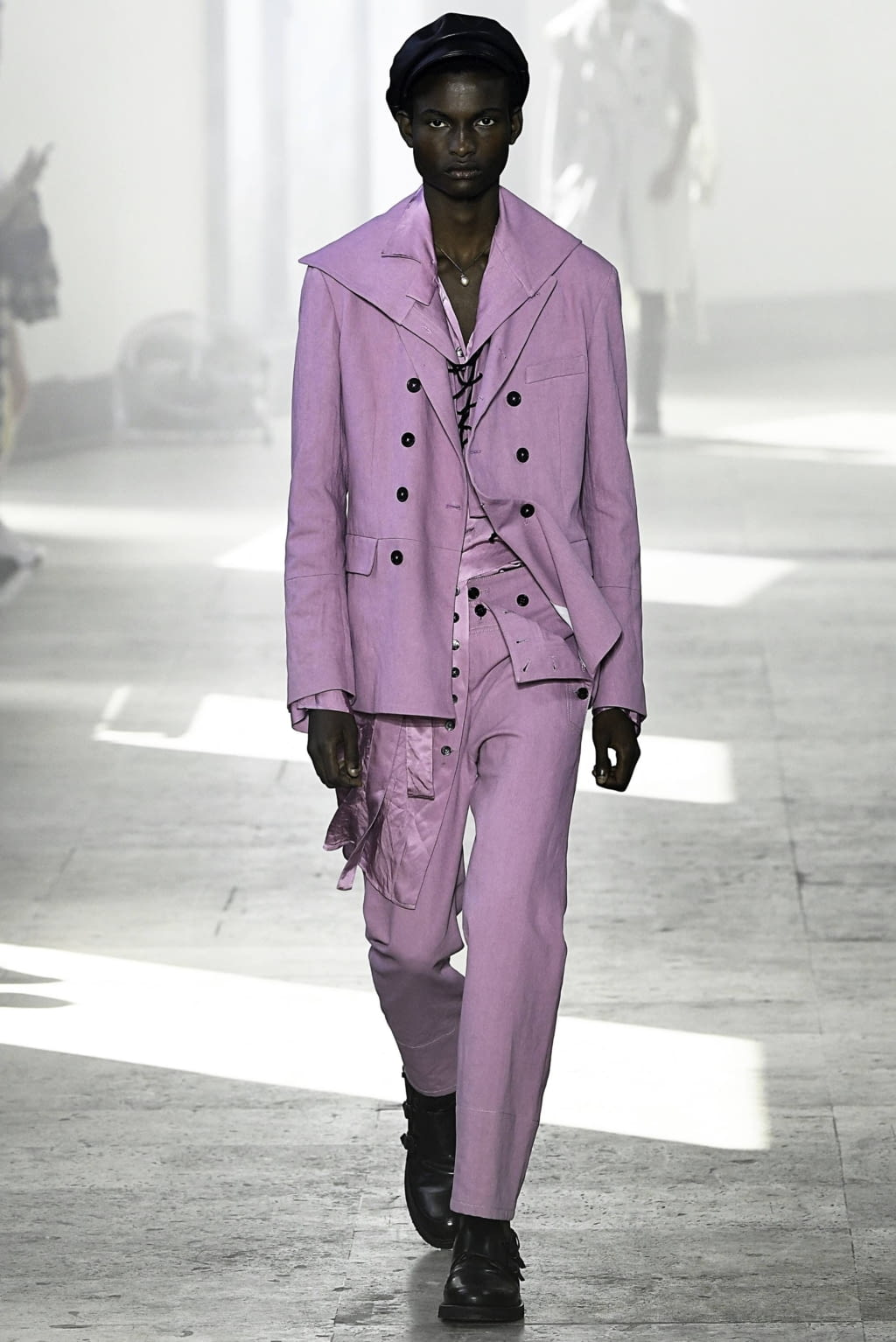 Fashion Week Paris Spring/Summer 2020 look 17 from the Ann Demeulemeester collection 男装