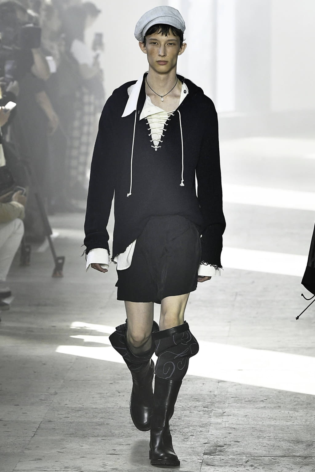 Fashion Week Paris Spring/Summer 2020 look 22 from the Ann Demeulemeester collection 男装