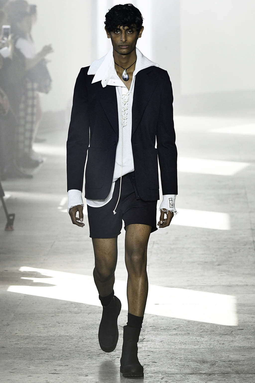 Fashion Week Paris Spring/Summer 2020 look 23 from the Ann Demeulemeester collection 男装