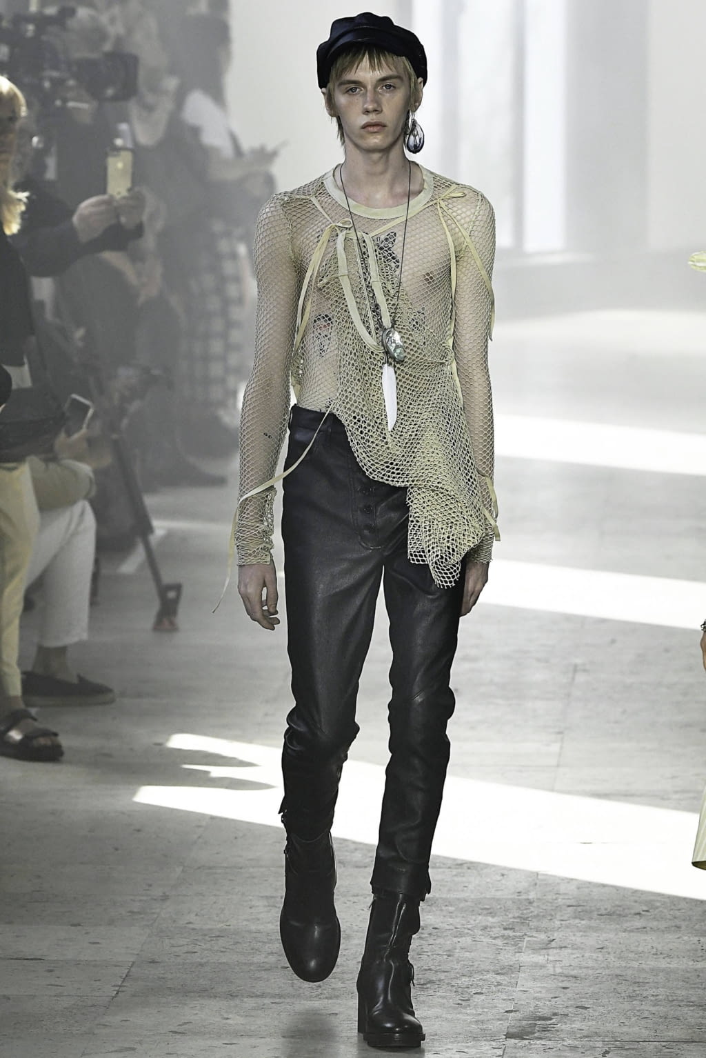 Fashion Week Paris Spring/Summer 2020 look 37 from the Ann Demeulemeester collection 男装