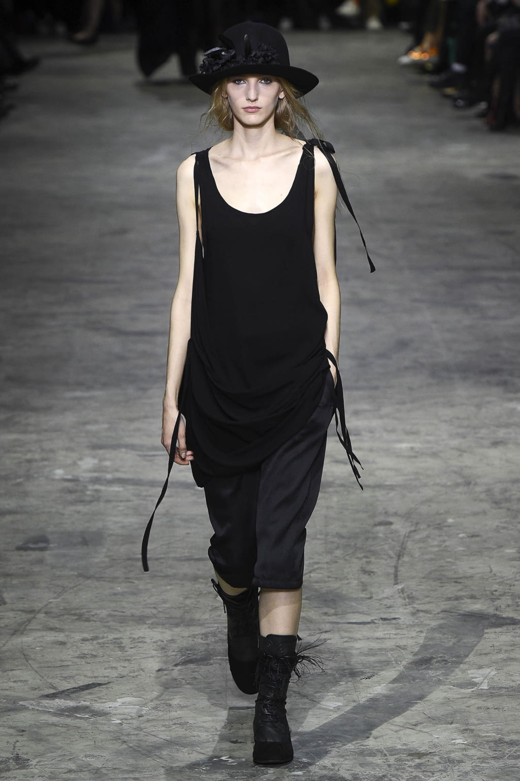 Fashion Week Paris Spring/Summer 2018 look 7 from the Ann Demeulemeester collection 女装