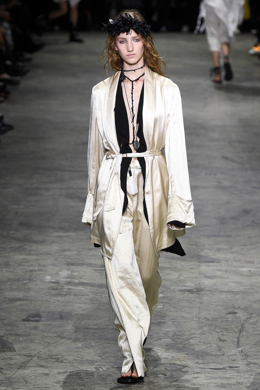 Fashion Week Paris Spring/Summer 2018 look 14 from the Ann Demeulemeester collection womenswear