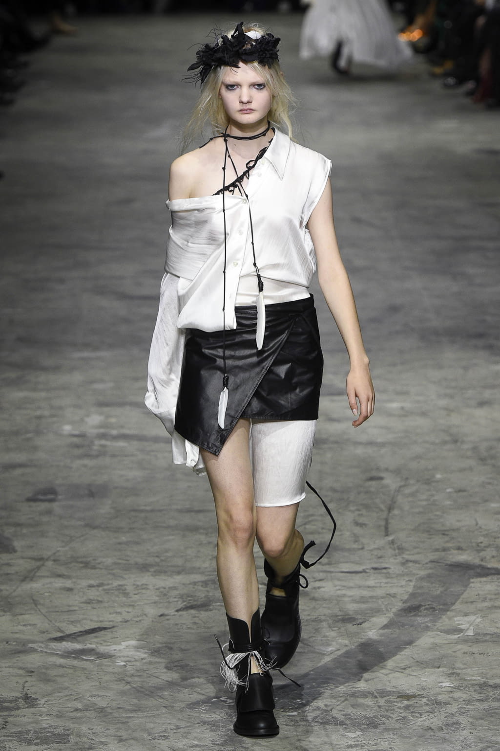 Fashion Week Paris Spring/Summer 2018 look 15 from the Ann Demeulemeester collection womenswear