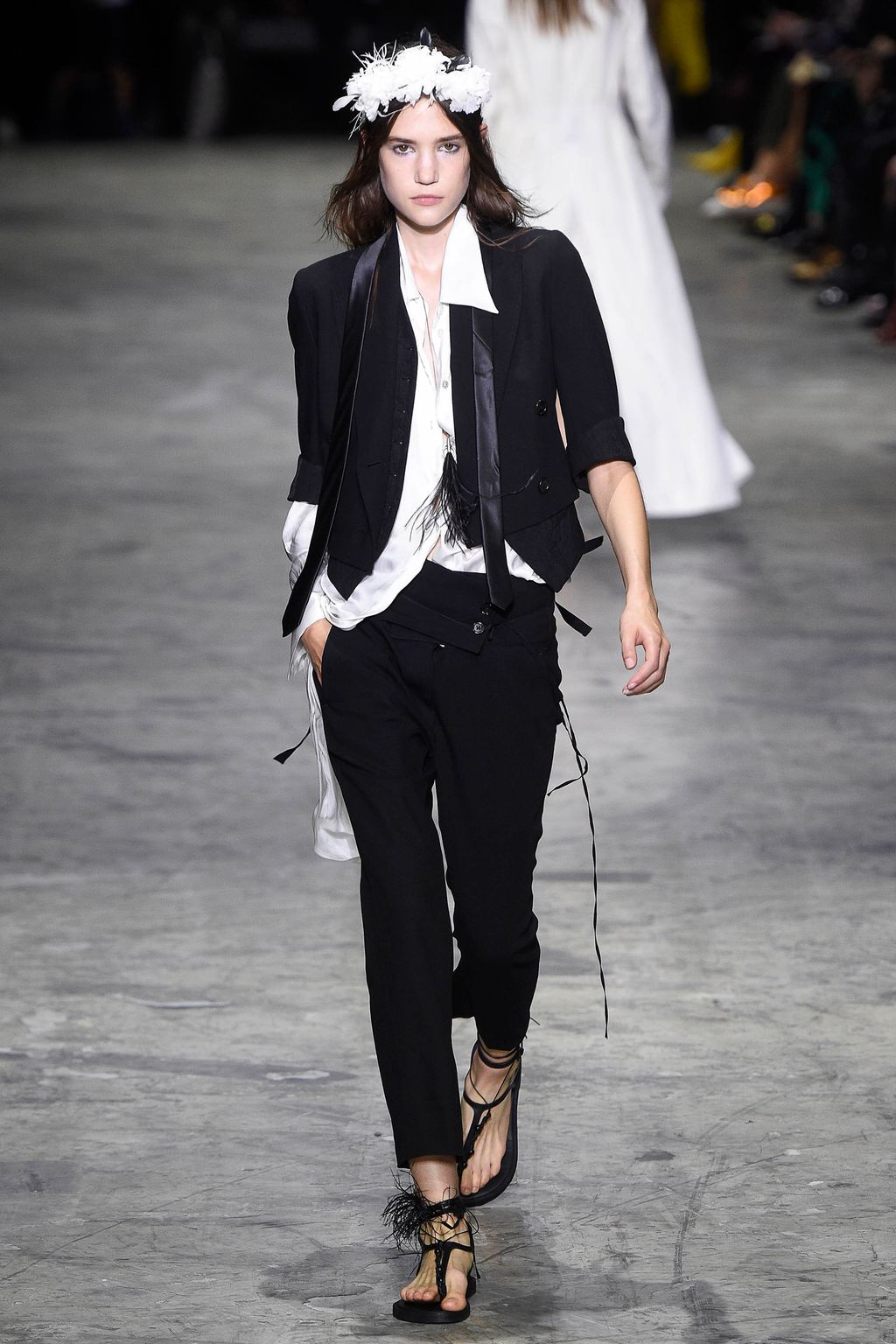 Fashion Week Paris Spring/Summer 2018 look 16 from the Ann Demeulemeester collection 女装