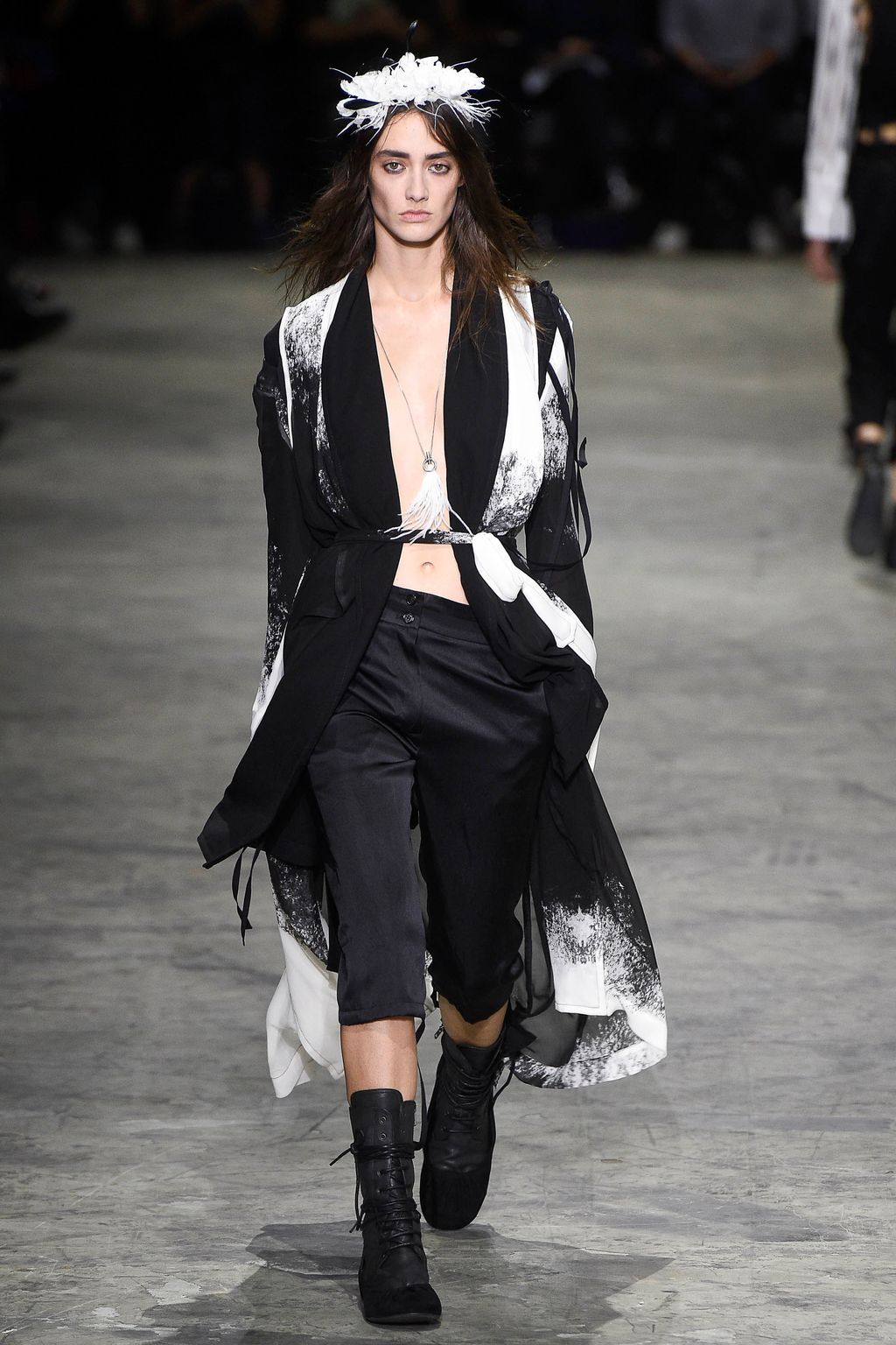 Fashion Week Paris Spring/Summer 2018 look 25 from the Ann Demeulemeester collection womenswear