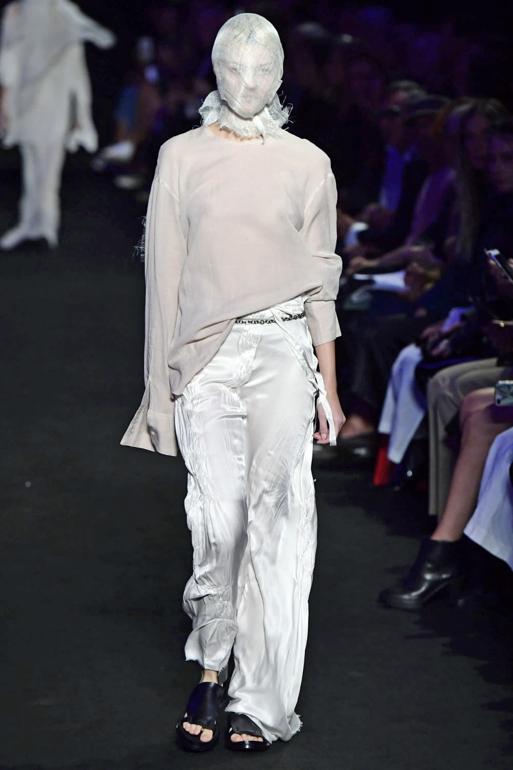 Fashion Week Paris Spring/Summer 2019 look 11 from the Ann Demeulemeester collection womenswear