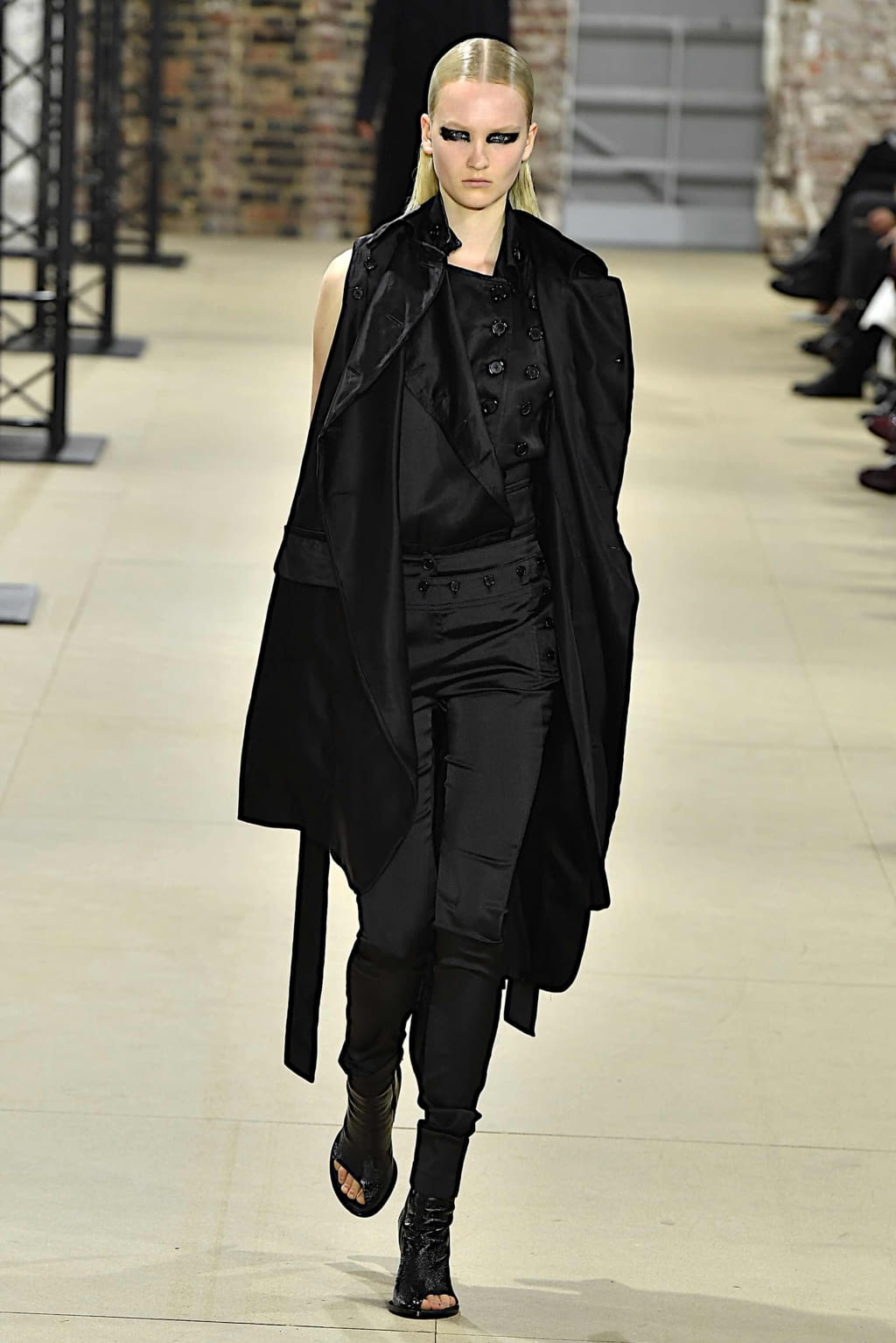 Fashion Week Paris Spring/Summer 2020 look 23 from the Ann Demeulemeester collection womenswear