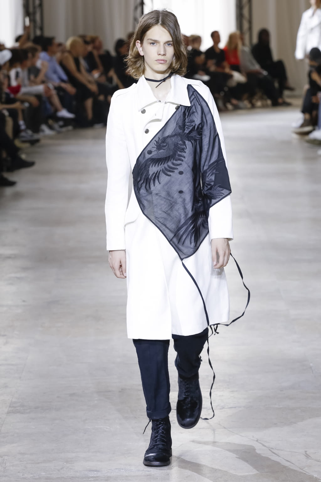 Fashion Week Paris Spring/Summer 2017 look 2 de la collection Ann Demeulemeester menswear
