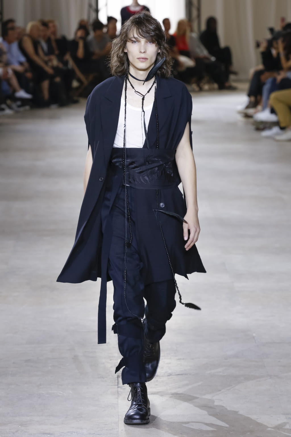 Fashion Week Paris Spring/Summer 2017 look 9 from the Ann Demeulemeester collection 男装