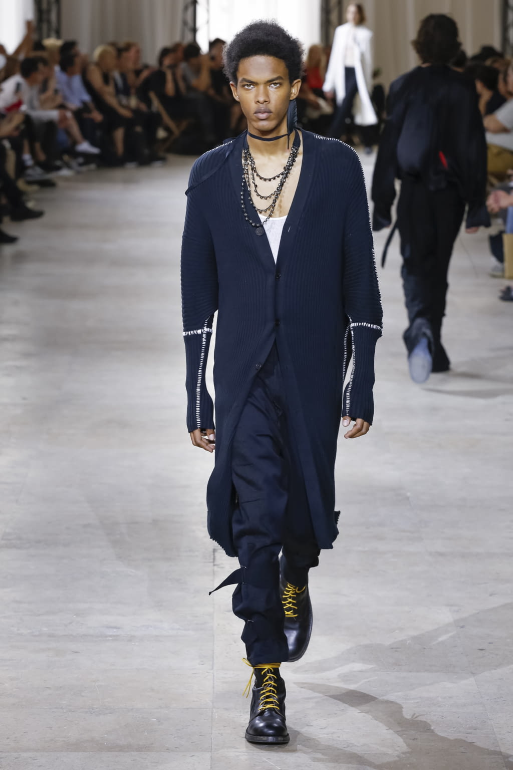 Fashion Week Paris Spring/Summer 2017 look 16 from the Ann Demeulemeester collection menswear