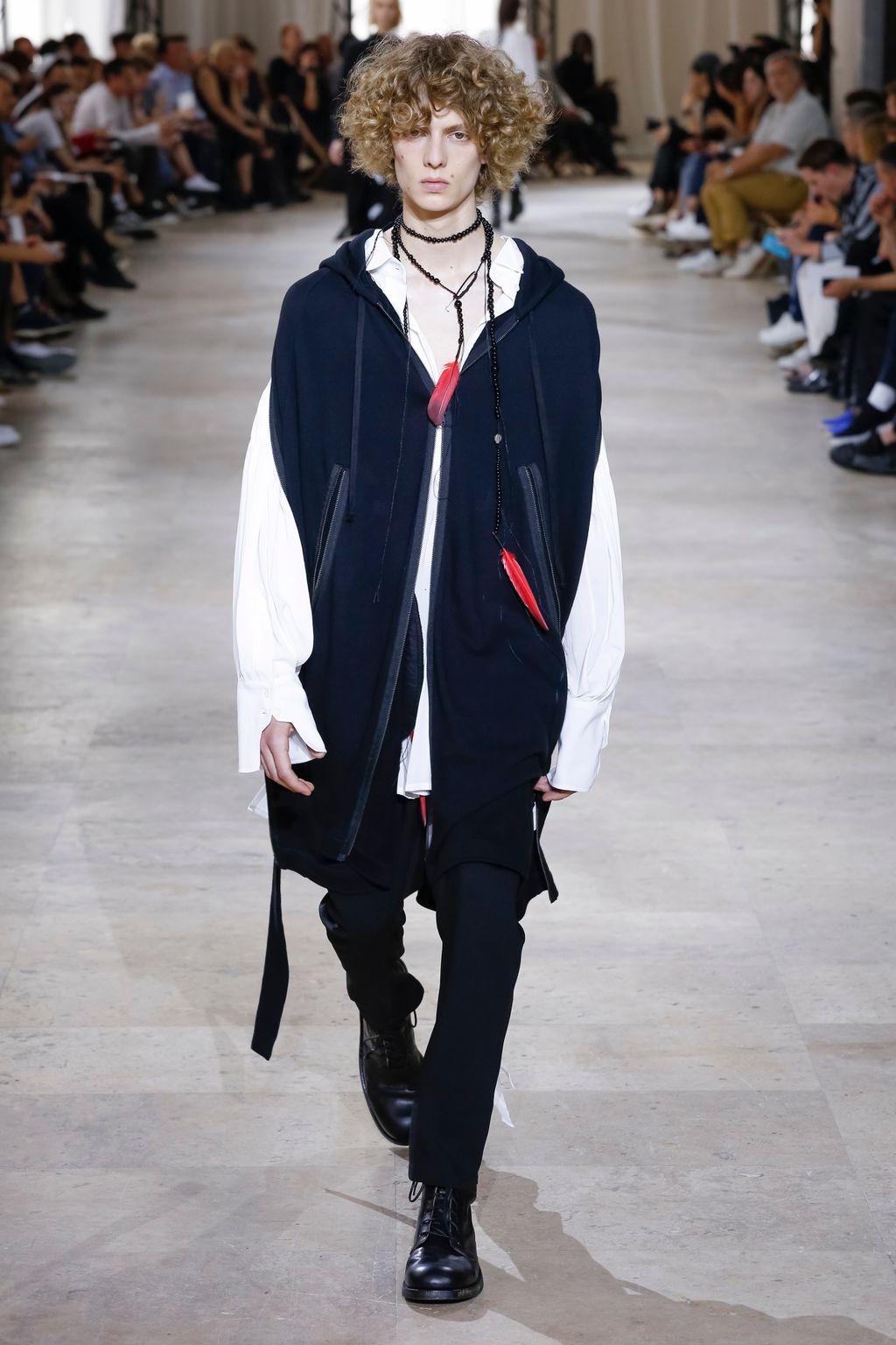 Fashion Week Paris Spring/Summer 2017 look 22 from the Ann Demeulemeester collection 男装