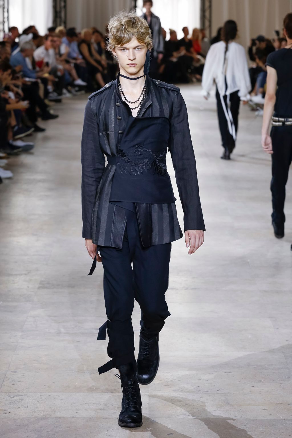 Fashion Week Paris Spring/Summer 2017 look 25 from the Ann Demeulemeester collection 男装