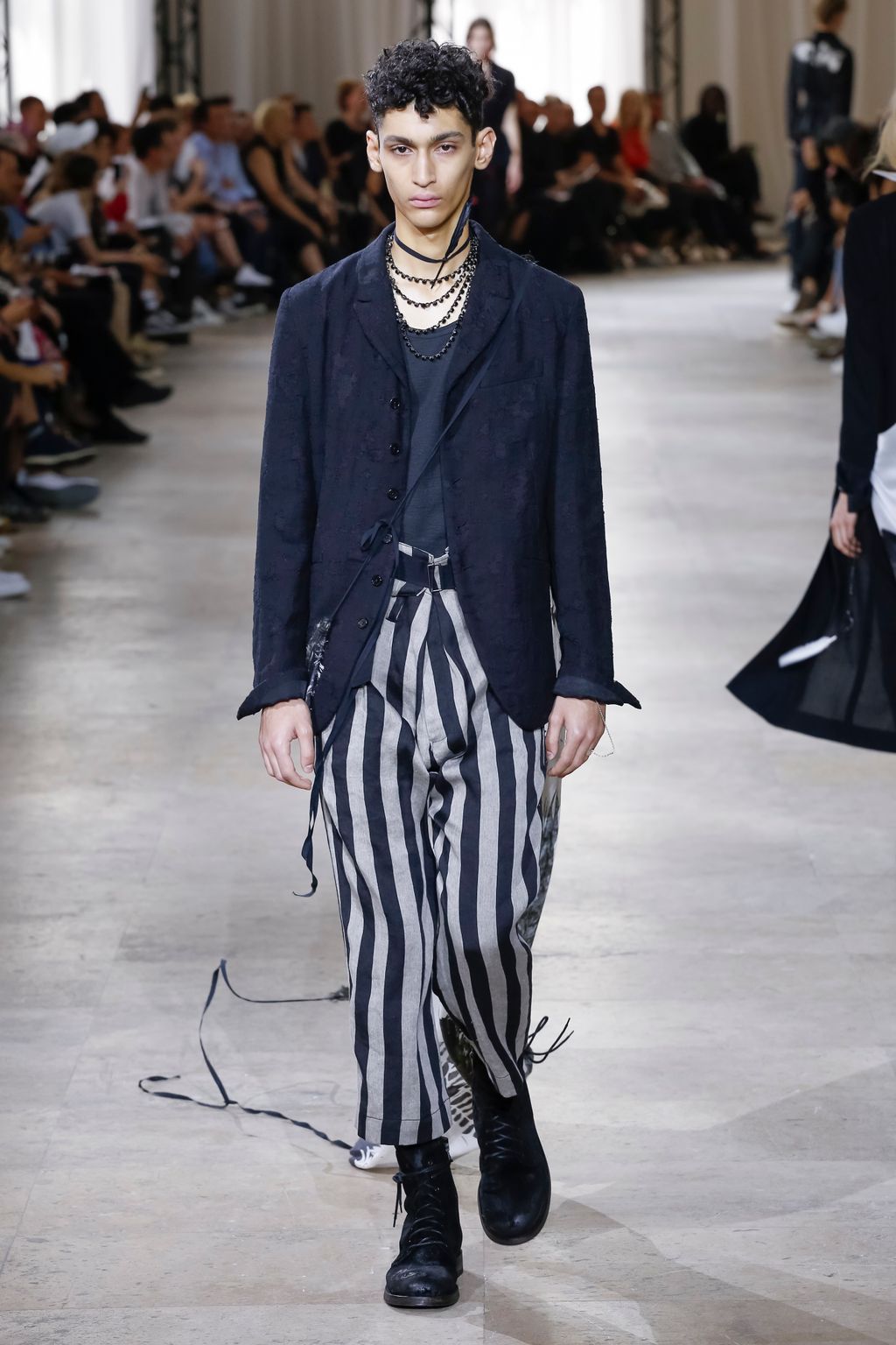 Fashion Week Paris Spring/Summer 2017 look 27 from the Ann Demeulemeester collection 男装