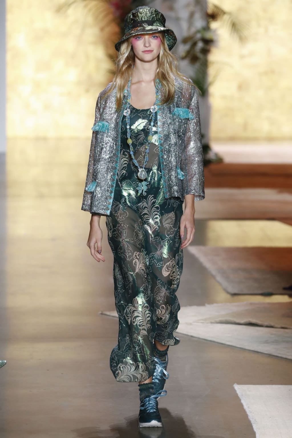 Fashion Week New York Spring/Summer 2019 look 13 from the Anna Sui collection 女装