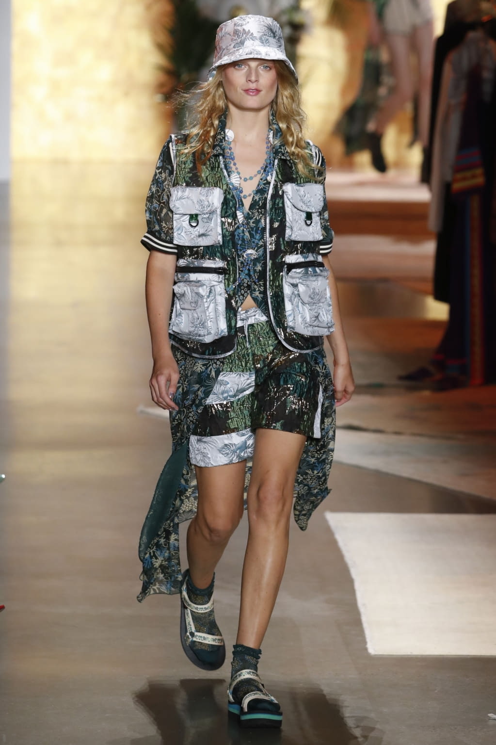 Fashion Week New York Spring/Summer 2019 look 16 de la collection Anna Sui womenswear