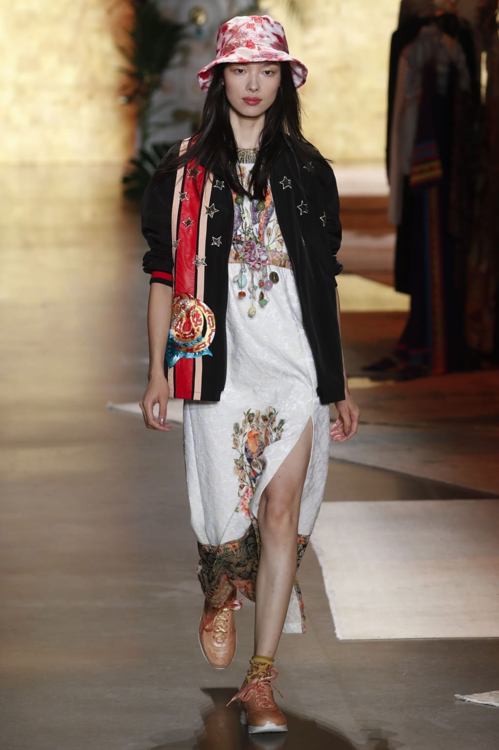 Fashion Week New York Spring/Summer 2019 look 35 from the Anna Sui collection 女装