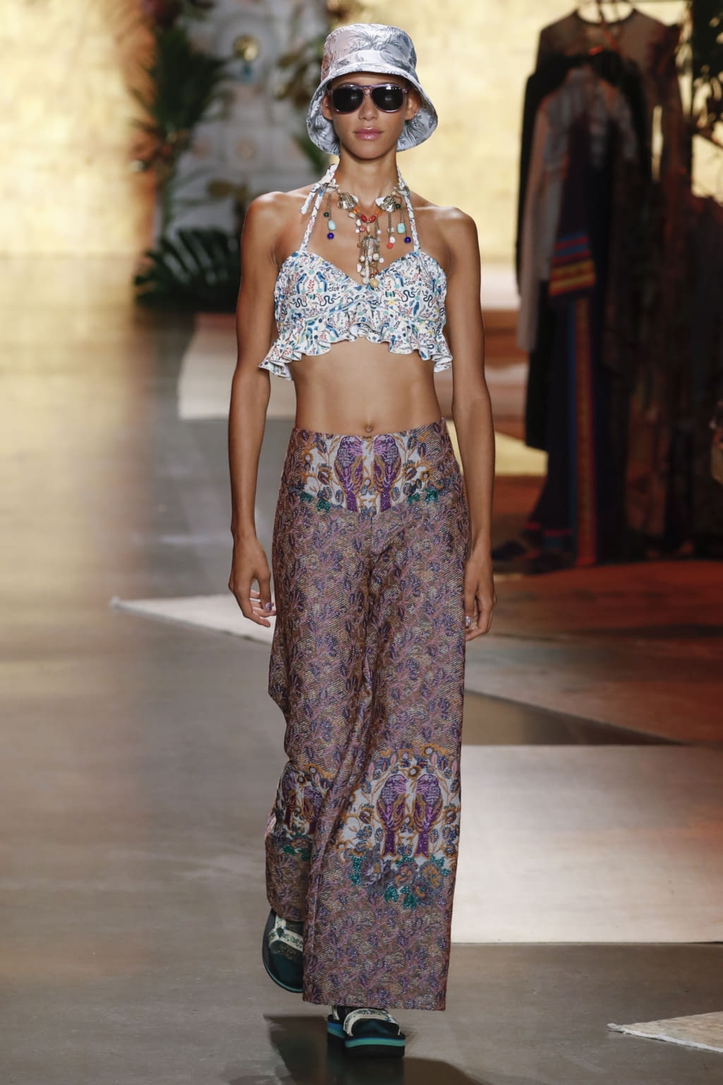 Fashion Week New York Spring/Summer 2019 look 39 de la collection Anna Sui womenswear