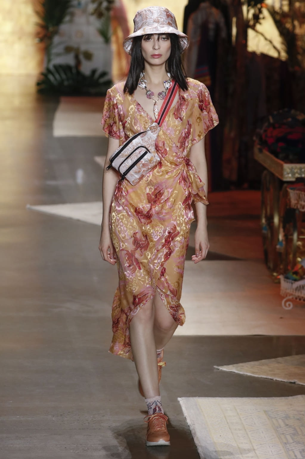 Fashion Week New York Spring/Summer 2019 look 41 from the Anna Sui collection 女装