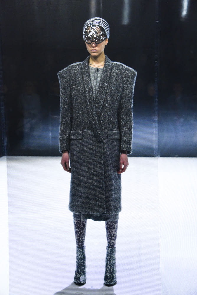 Fashion Week Paris Fall/Winter 2016 look 7 from the Anrealage collection womenswear