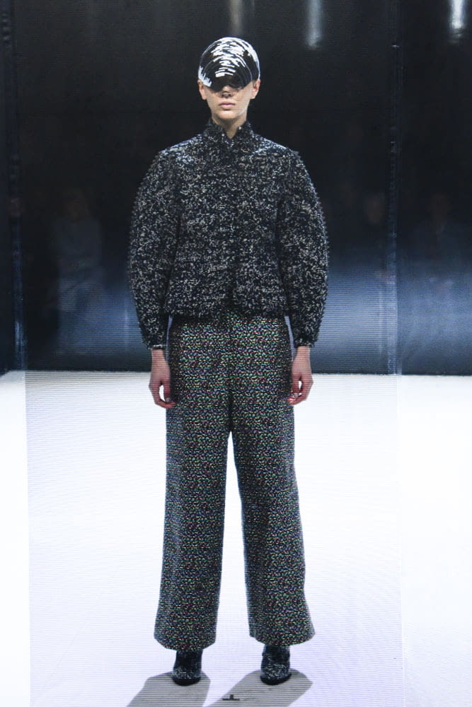 Fashion Week Paris Fall/Winter 2016 look 14 from the Anrealage collection 女装