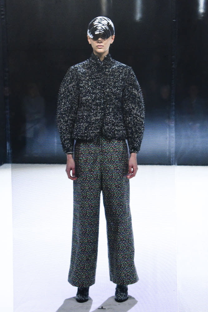 Fashion Week Paris Fall/Winter 2016 look 14 from the Anrealage collection womenswear