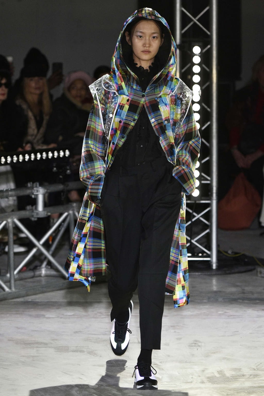 Fashion Week Paris Fall/Winter 2018 look 2 from the Anrealage collection womenswear