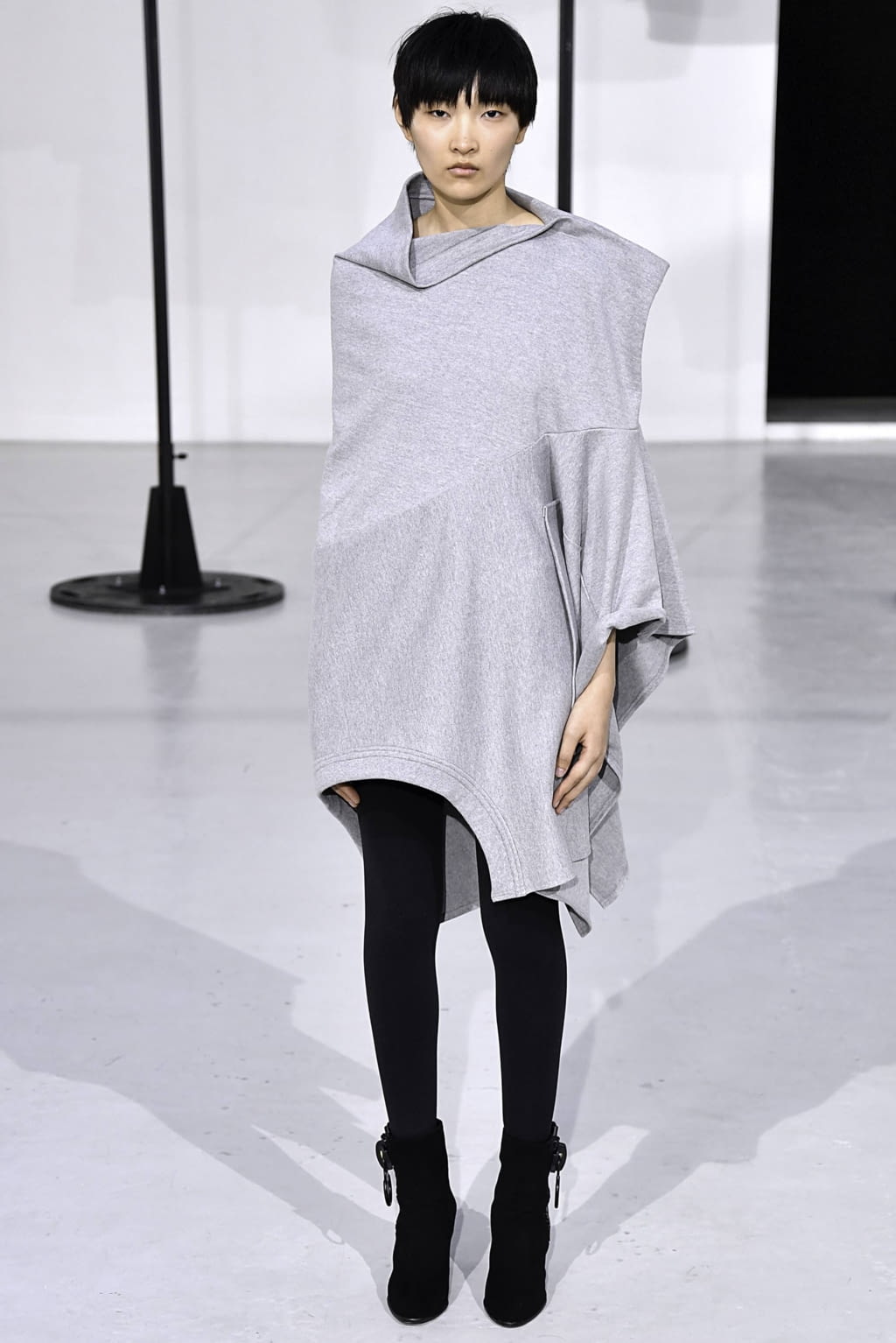 Fashion Week Paris Fall/Winter 2019 look 4 de la collection Anrealage womenswear