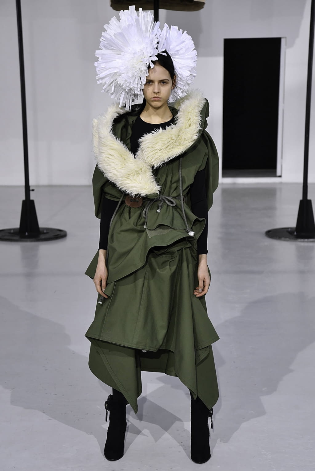 Fashion Week Paris Fall/Winter 2019 look 6 de la collection Anrealage womenswear
